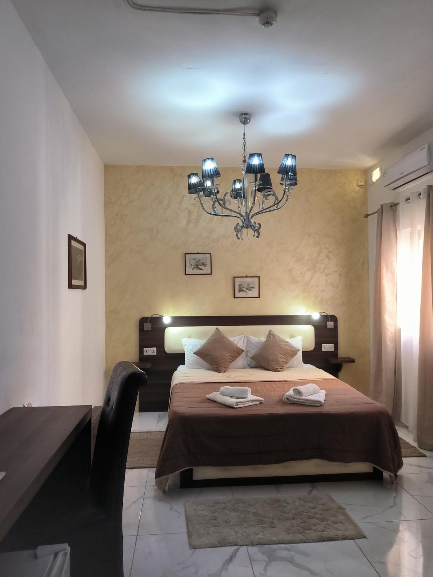 Tarona Guesthouse St. Paul's Bay Esterno foto